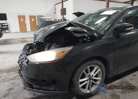 2015 Ford Focus Se z USA, uszkodzony, nr VIN 1FADP3K2XFL277426